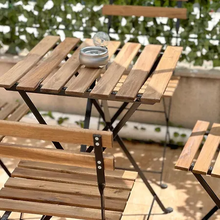 Апартаменты Artistic For 4 Guests In