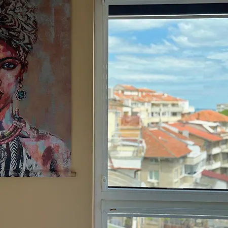 Artistic For 4 Guests In Апартаменты Бургас