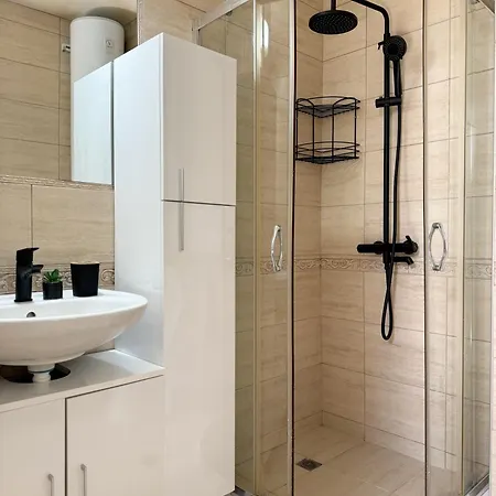 Artistic For 4 Guests In *