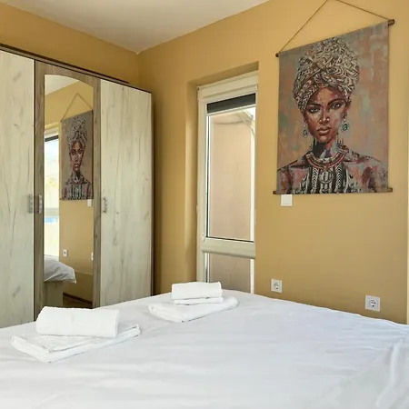 Artistic For 4 Guests In